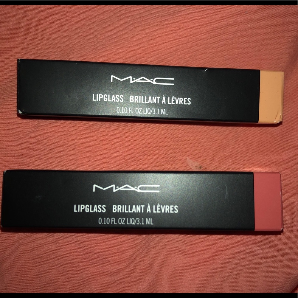 2 MAC Lipgloss “authentic”